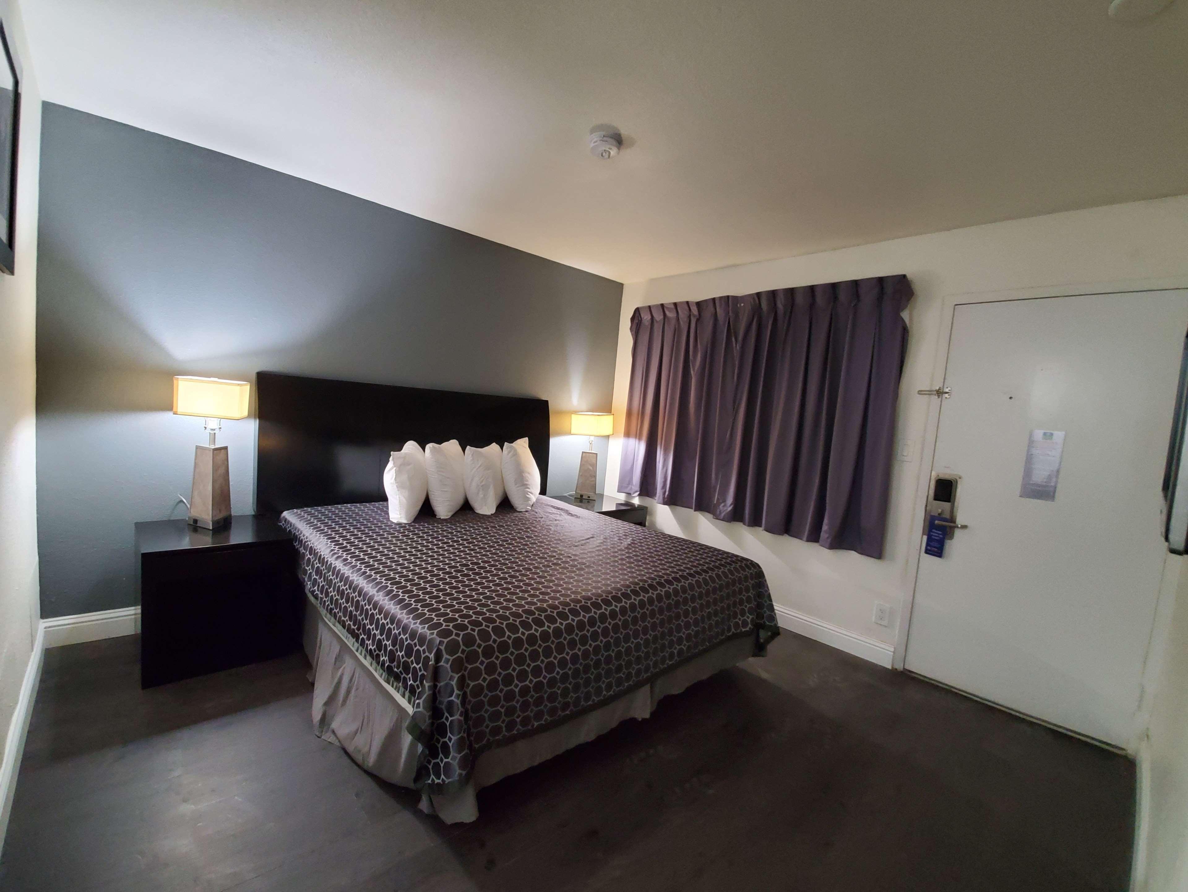Econo Lodge I-5 At Rt 58 Buttonwillow Room photo