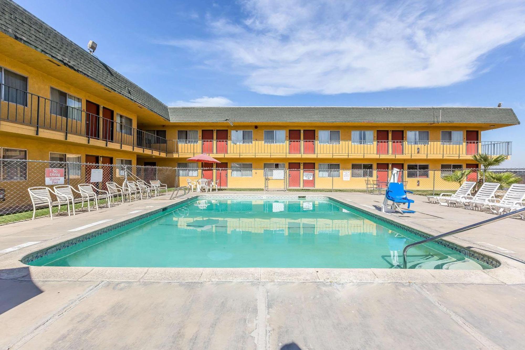 Econo Lodge I-5 At Rt 58 Buttonwillow Exterior photo