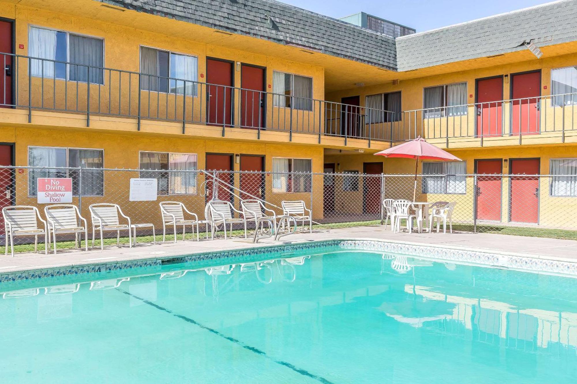 Econo Lodge I-5 At Rt 58 Buttonwillow Exterior photo
